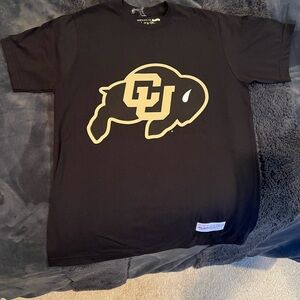 Colorado Buffalos shirt. It fits like an extra small